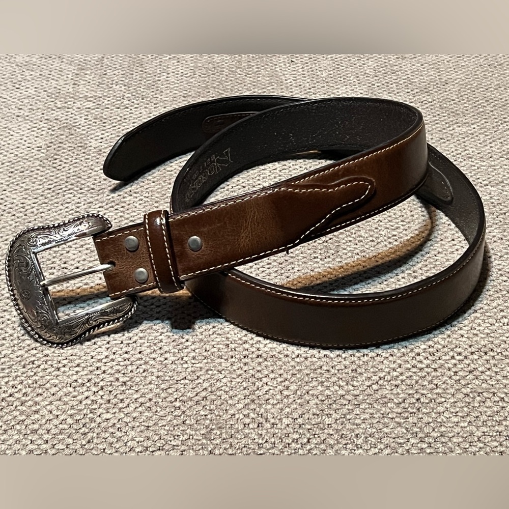 Nocona Belt Company Gorgeous‎ Leather Belt 38
